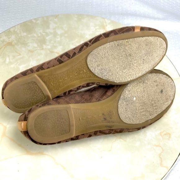 Tommy Hilfiger Shoes Womens Sz 7 Brown Monogram Gold Accent Casual Ballet Flats - Picture 9 of 10